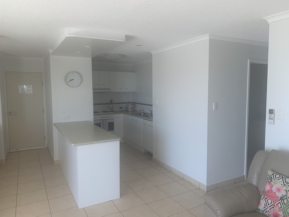 Beachfront Towers 11/80