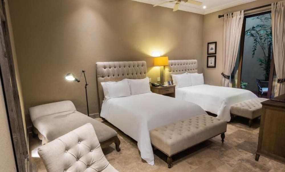 Bastion Luxury Hotel 26/75