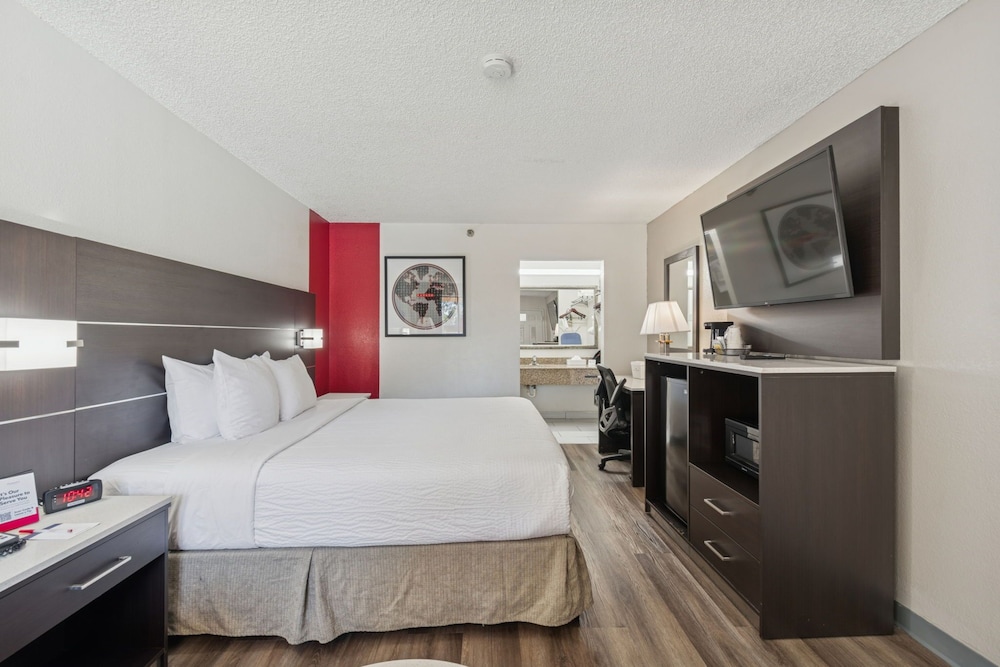 ROOM, QUEEN BED