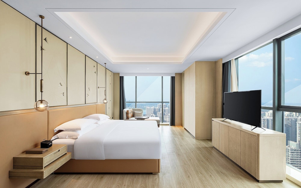 1 Bedroom, Suite, King Bed, Single Bed