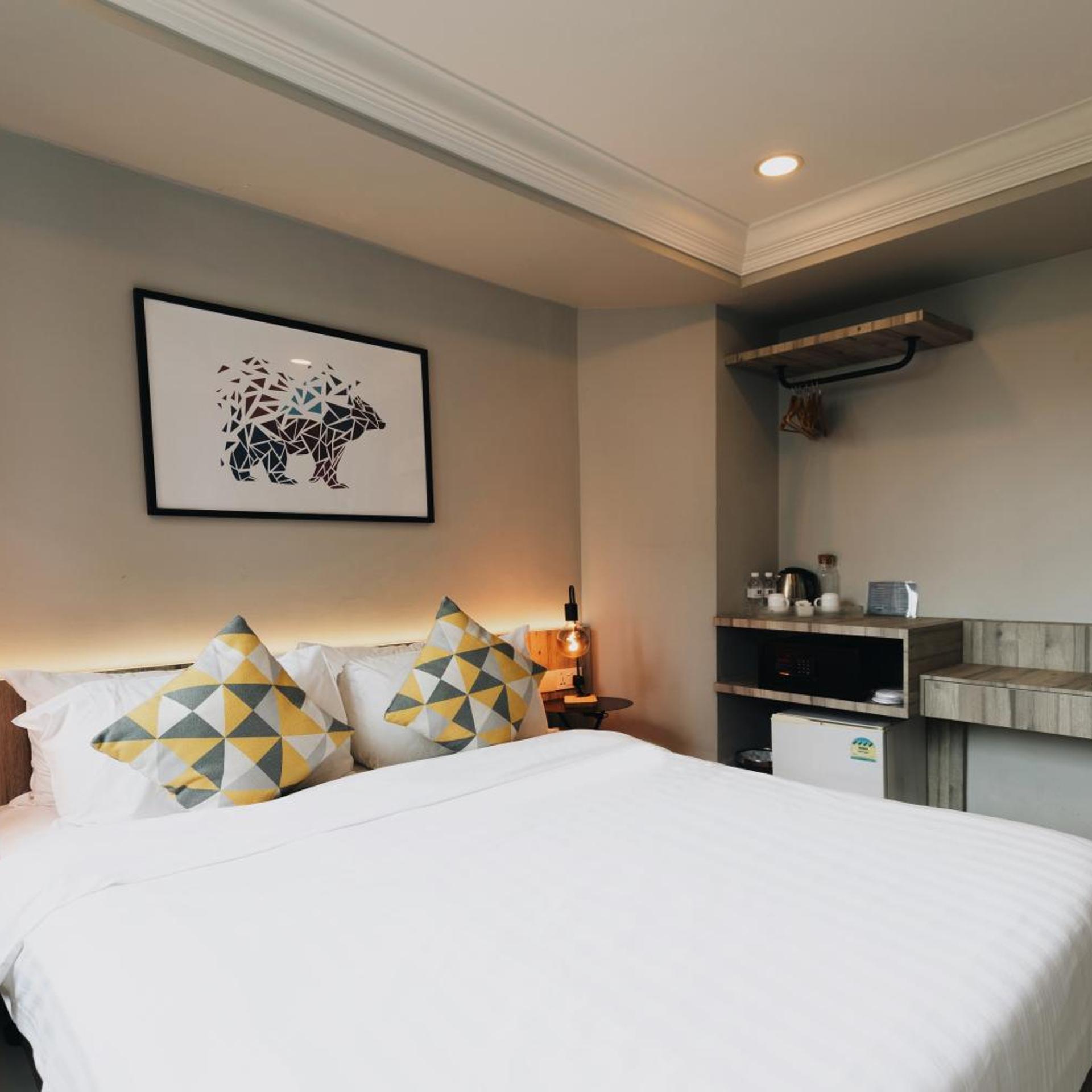 Renovated, Superior, Queen Bed