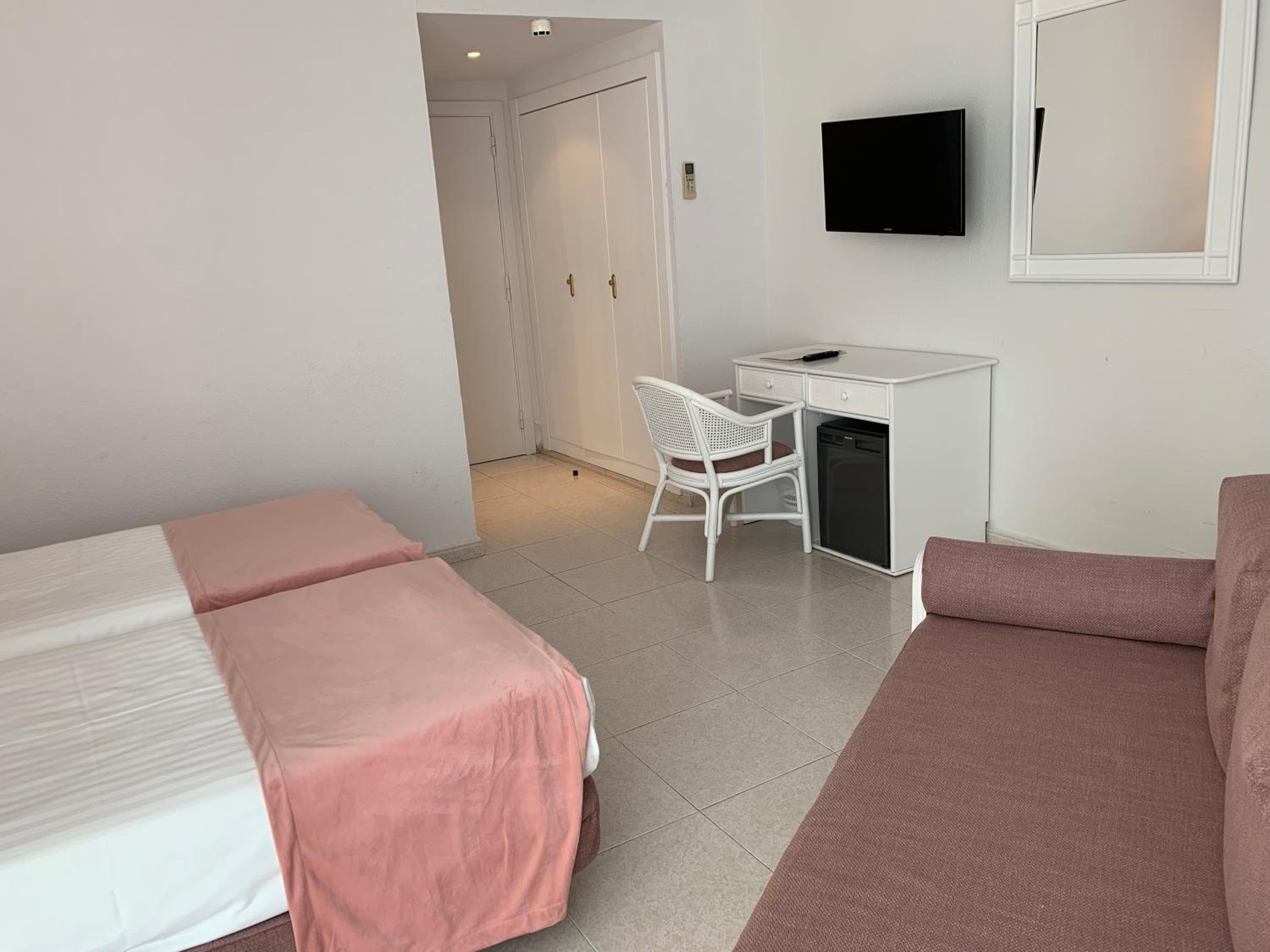 Classic, Double Bed, Side Sea View, Balcony، Hotel Aromar 5/6