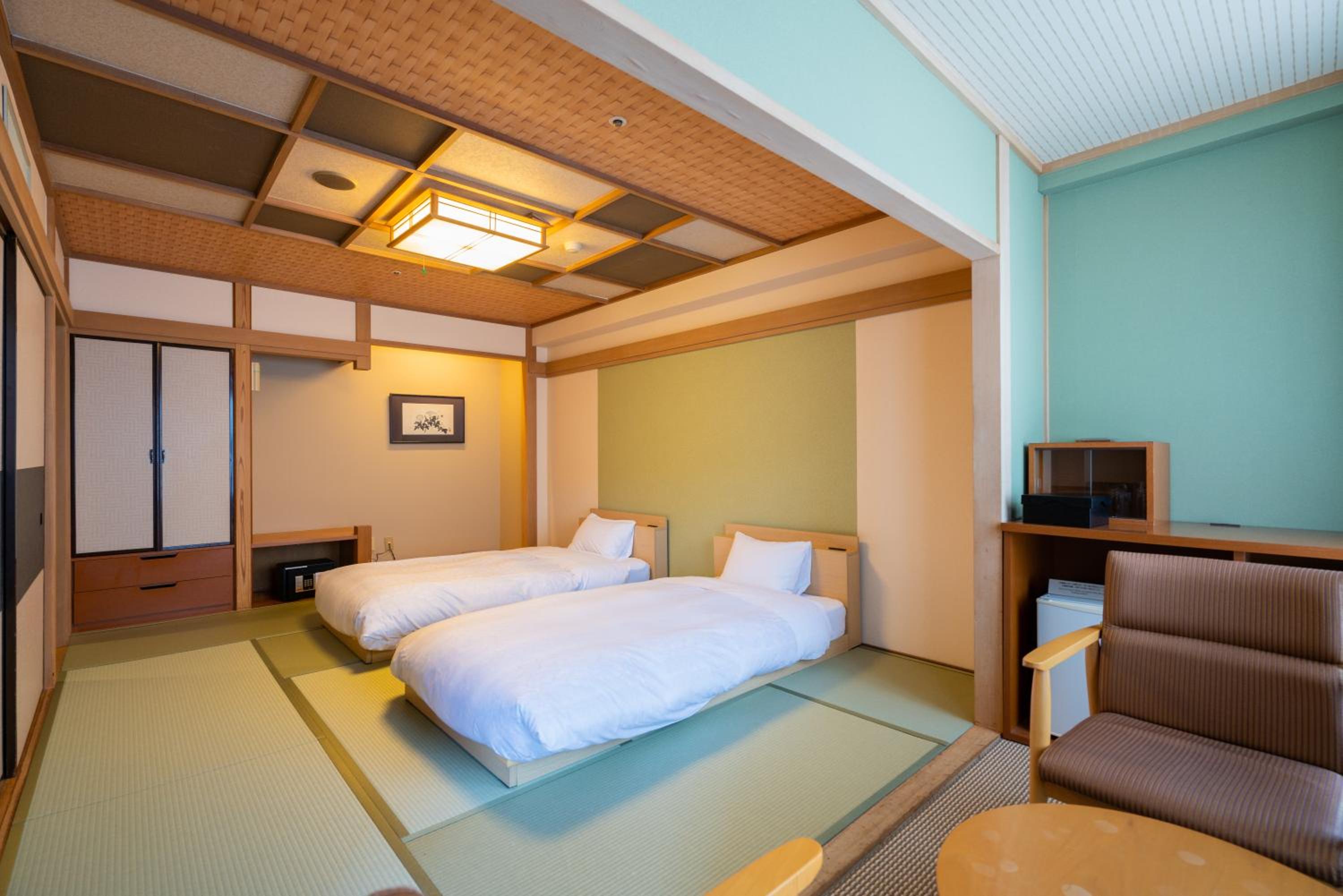 Japanese, Twin Beds