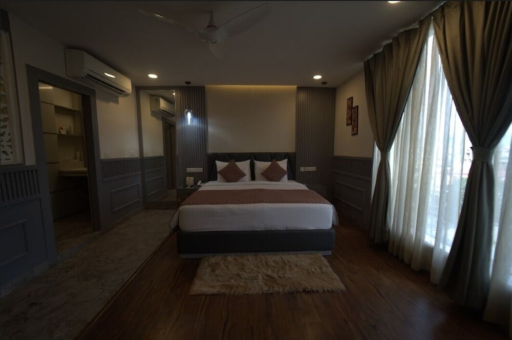 1 BEDROOM, PREMIUM, SUITE