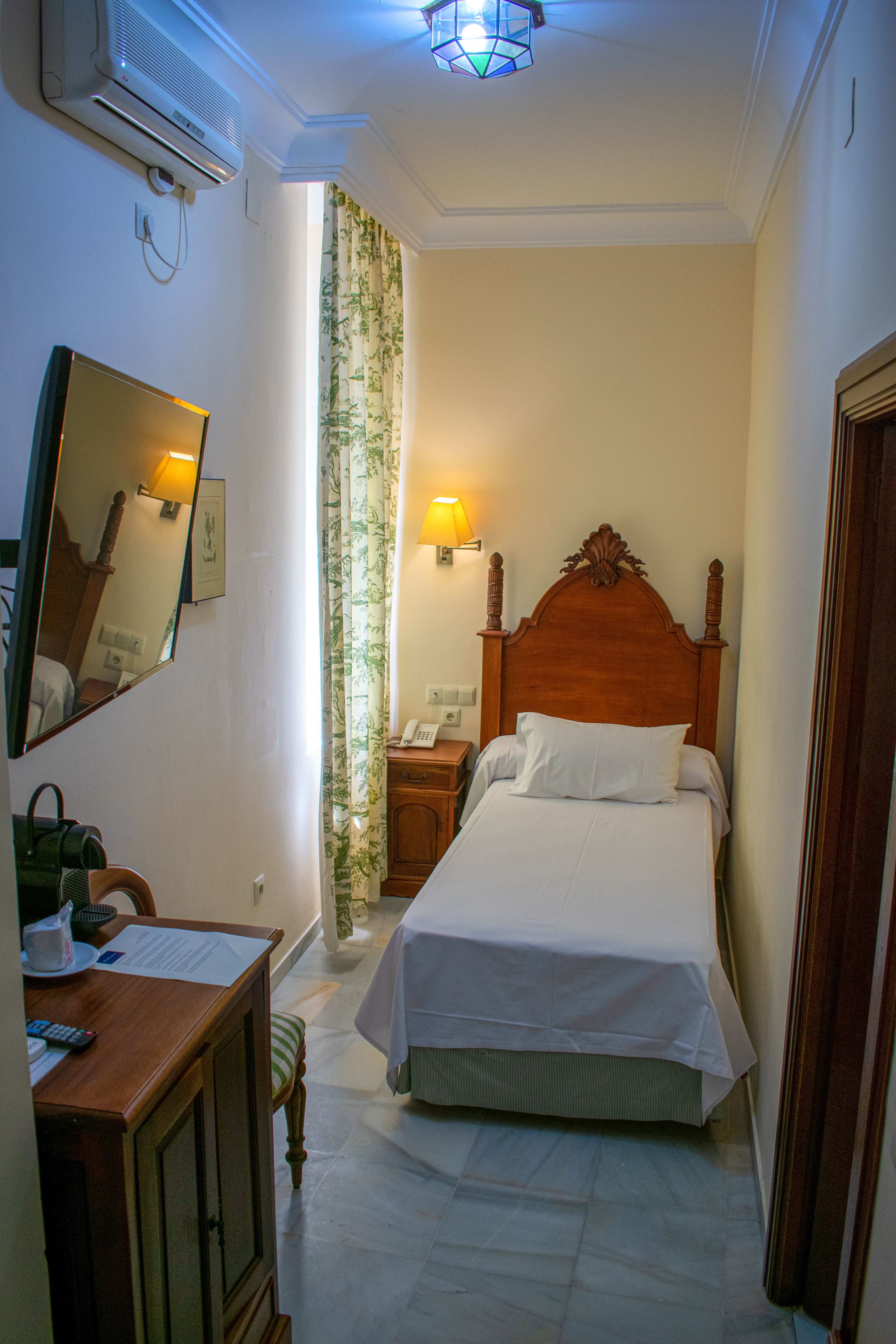 Room, Single