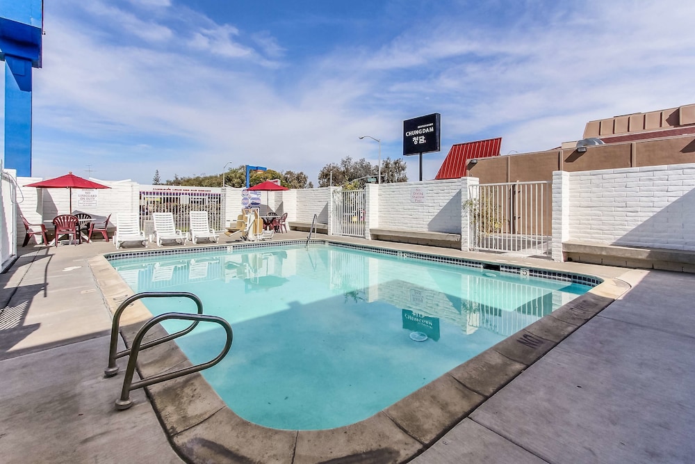 Super 8 by Wyndham Santa Clara 32/36