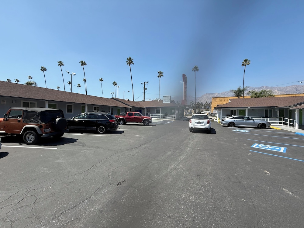 Hi-Way Host Motel 45/56