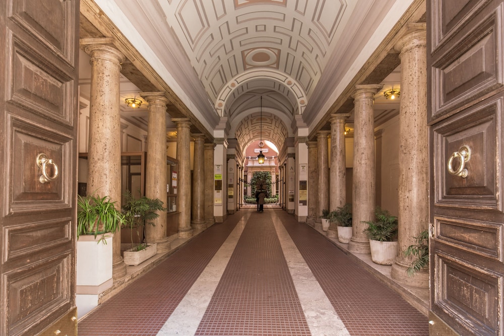 Everest Inn Rome 7/58