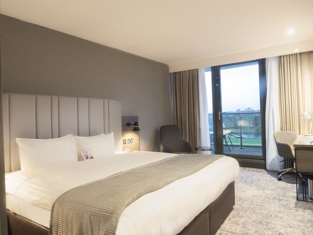 Crowne Plaza London - Kingston 10/50