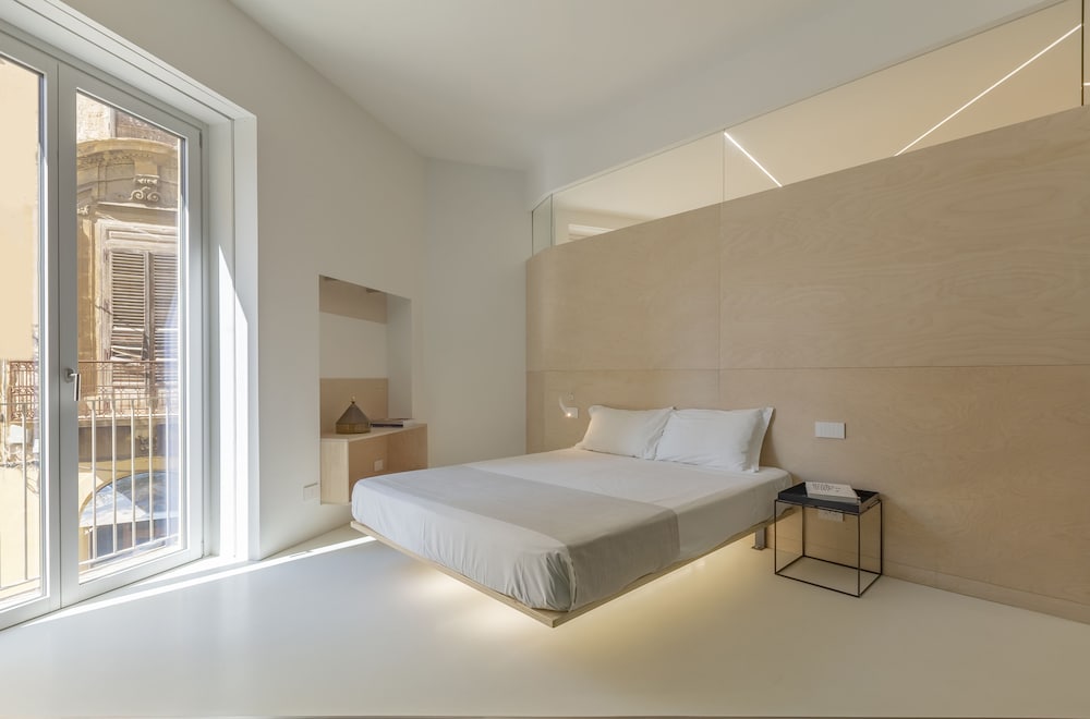 Five Place Design Suite & Apartments 20/58