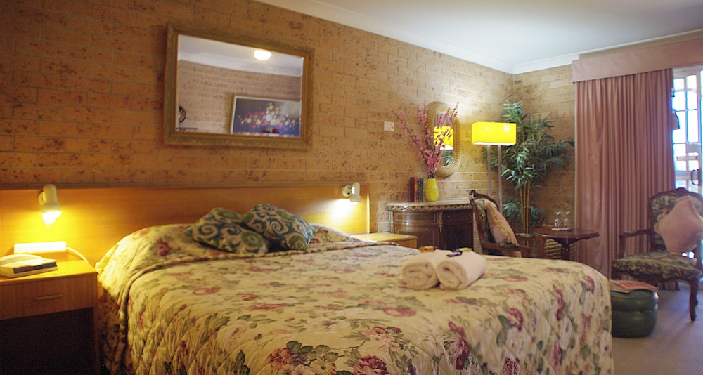 WHITE LANTERNS MOTEL 17/60