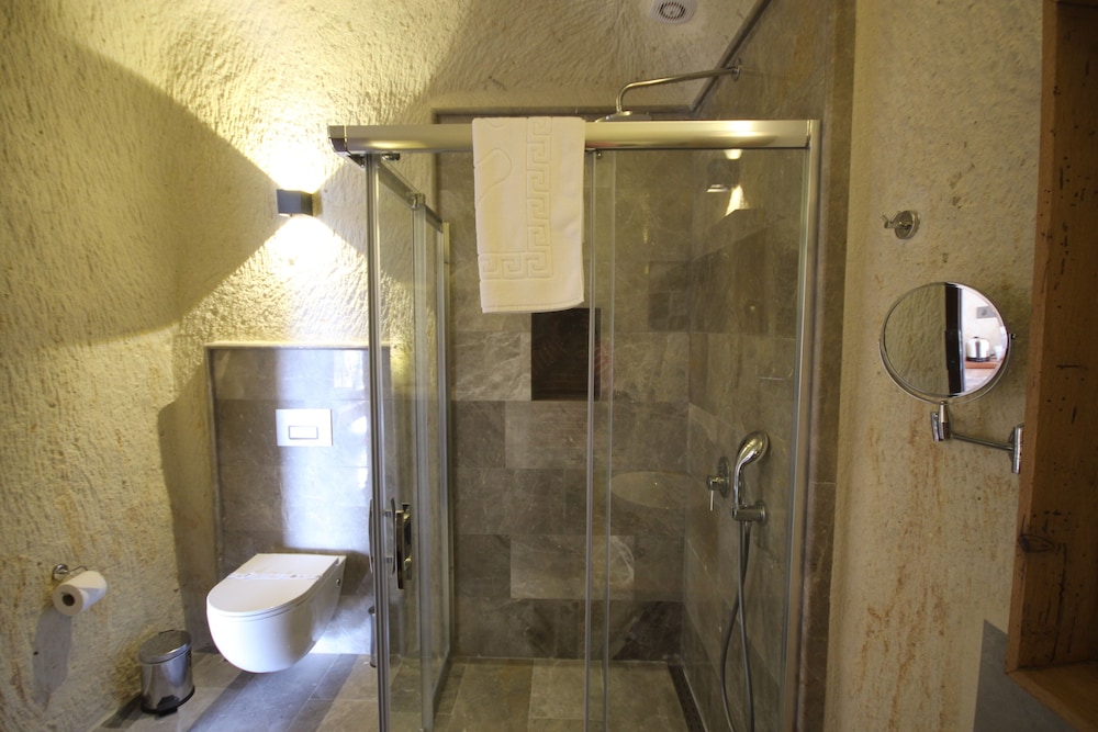 1811 Cave Hotel 47/50