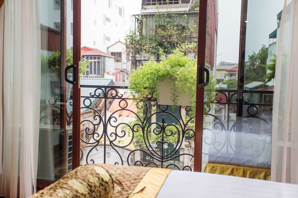 Hanoi Golden Holiday Hotel 8/64