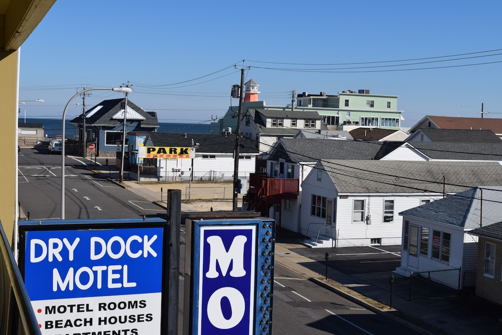 Dry Dock Motel 3/44