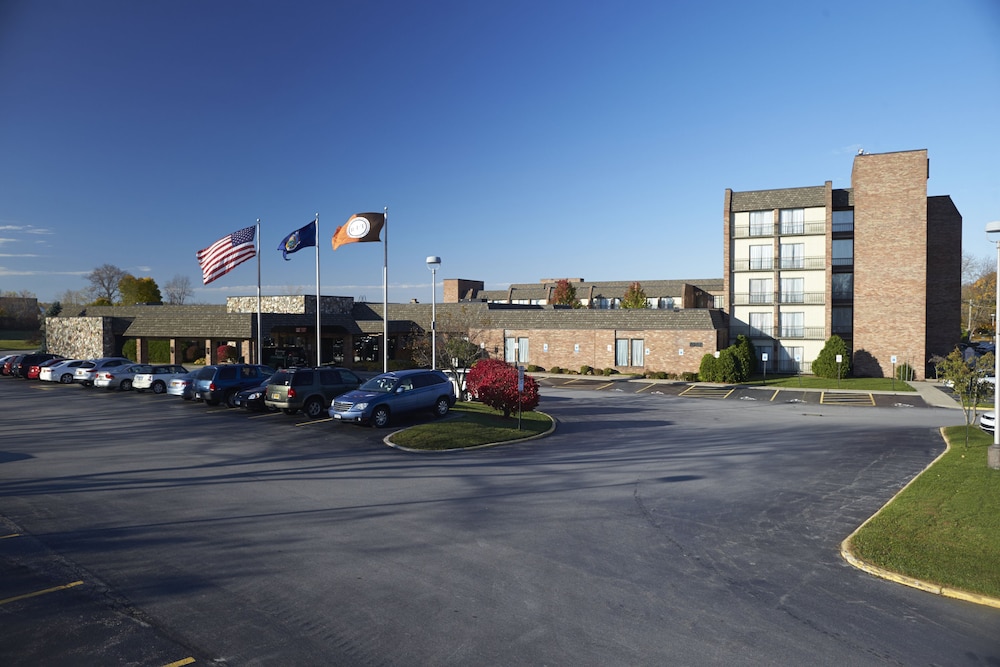 RIT INN & CONFERENCE CENTER 52/56