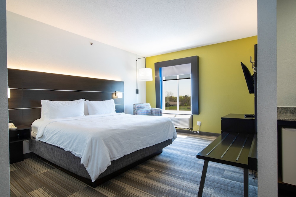 Holiday Inn Express Hotel Suites Bedford 15/53