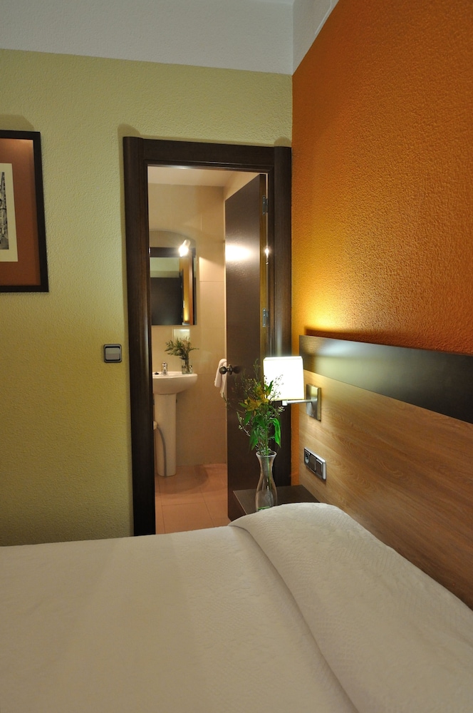 Hostal Ballesta 41/69