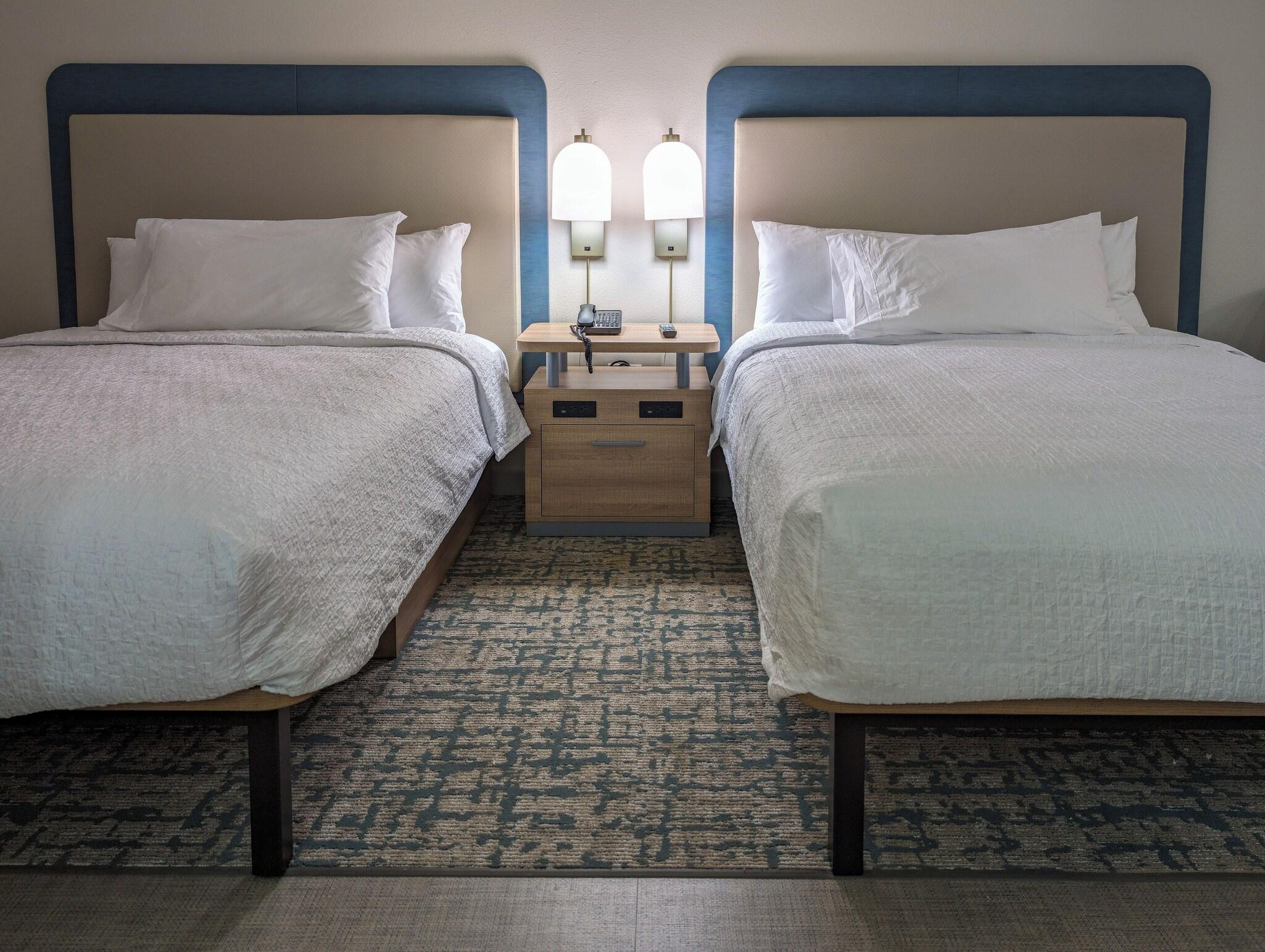 SUITE, 2 QUEEN BEDS, LAUNDRY, ACCESSIBLE