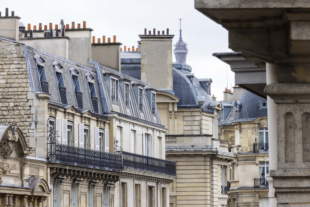 Toujours Paris in PARIS