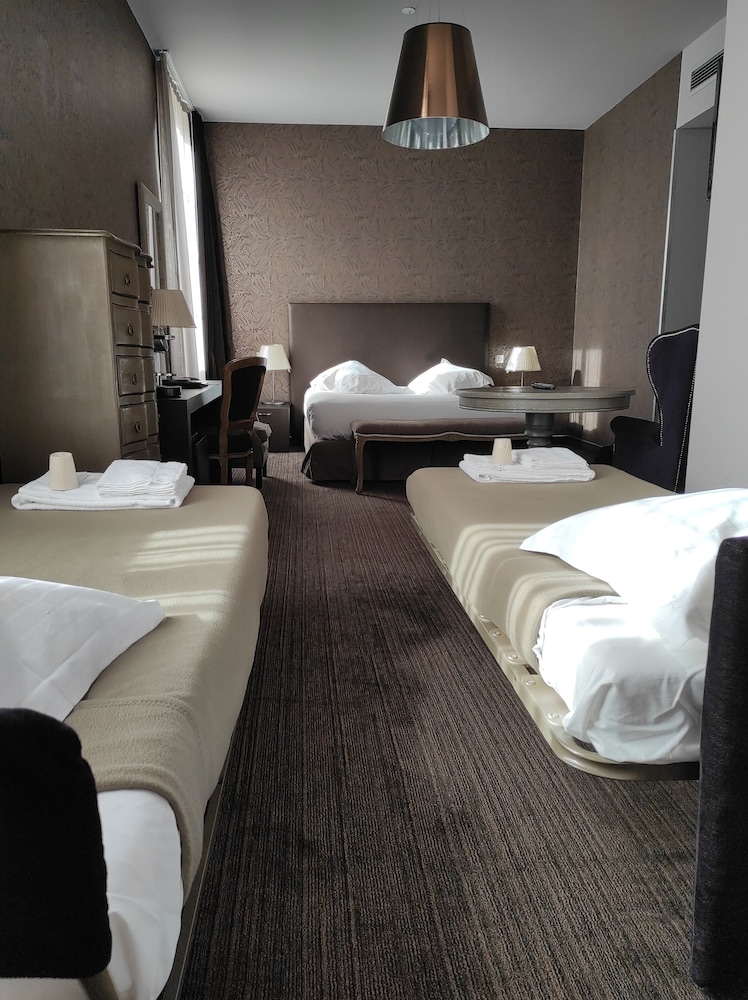 Hotel De Paris 33/57