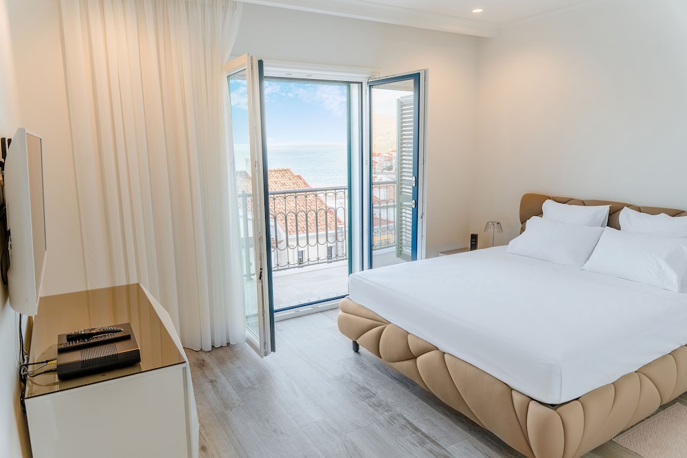 Lustica Bay Vacation Homes 13/50