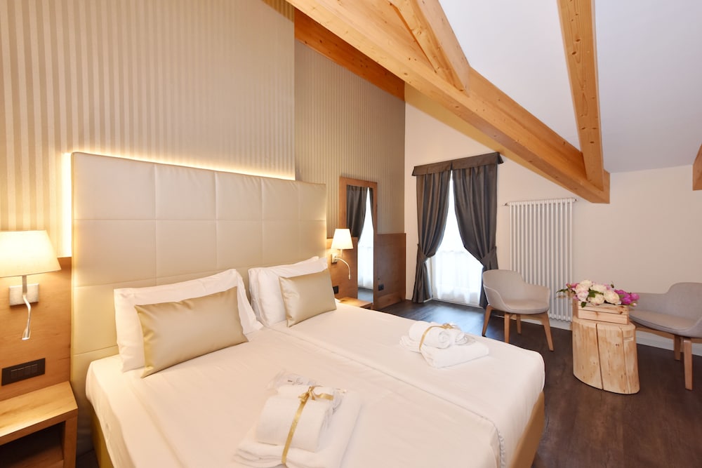 X Alp Hotel 11/64
