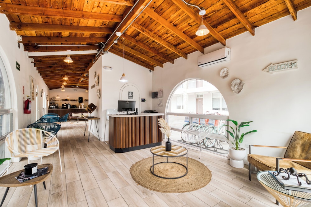 Beach House by Eazy 13/42
