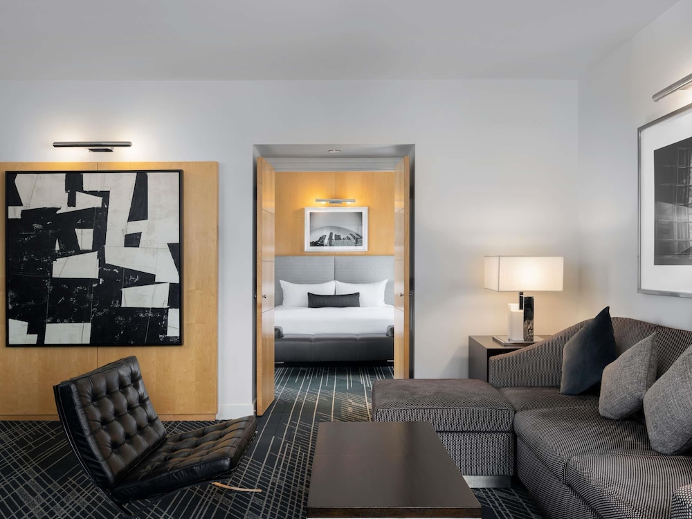 Sofitel Chicago Magnificent Mile 29/50