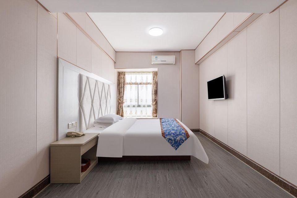 Special, Queen Bed