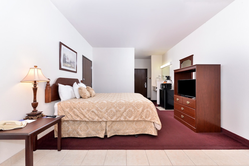Americas Best Value Inn Somerville, TX 18/52