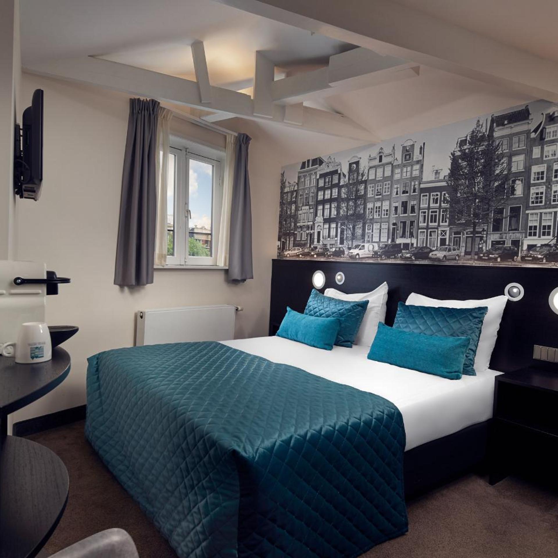 Room, Twin Beds, Canal View
