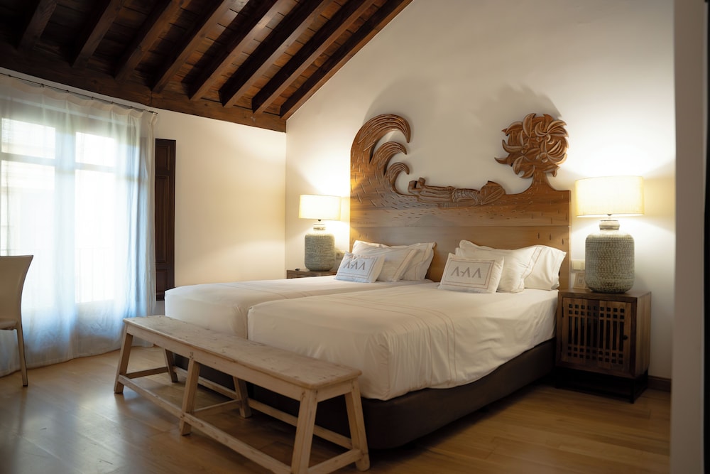 ROOM, TRIPLE