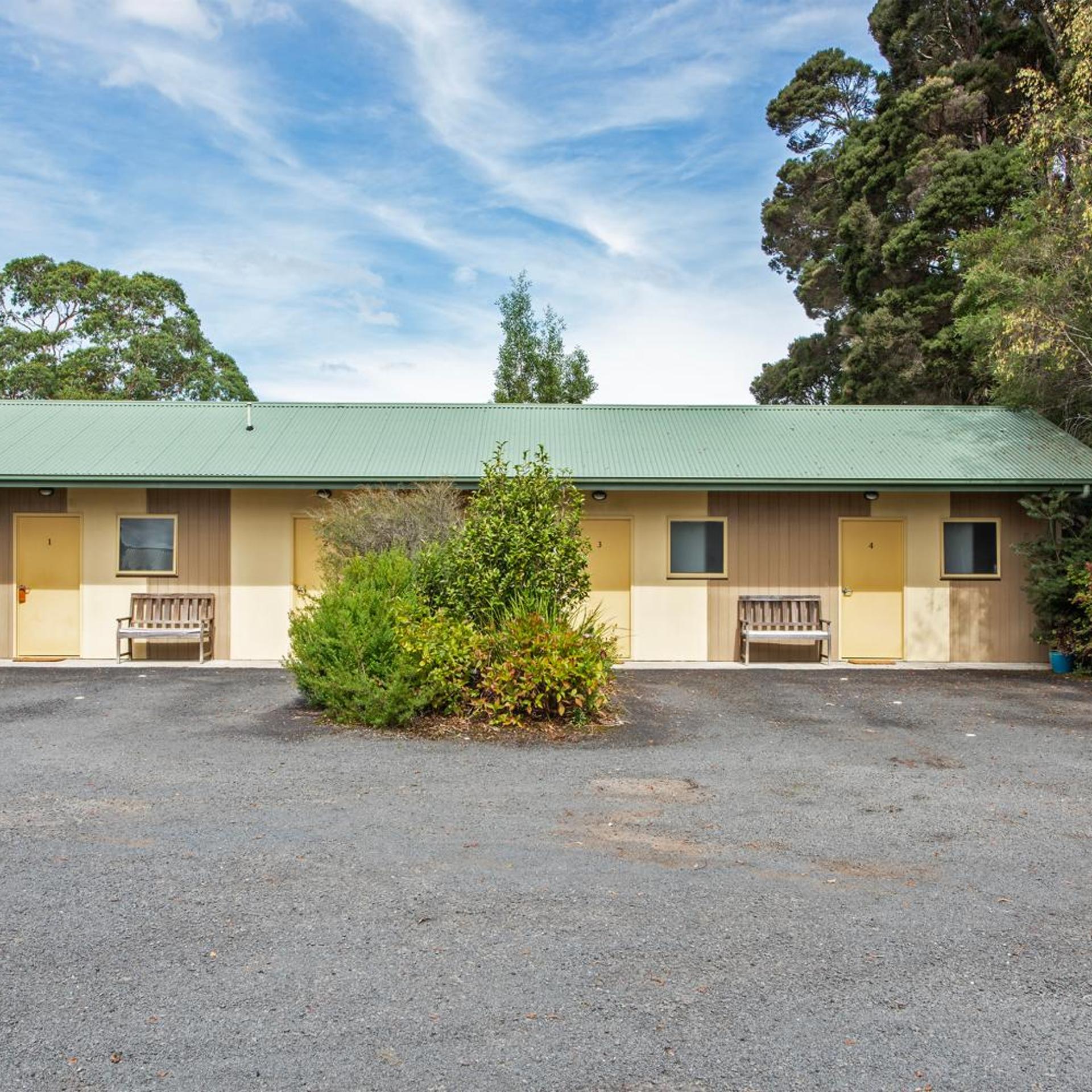 Motel Strahan 4/22