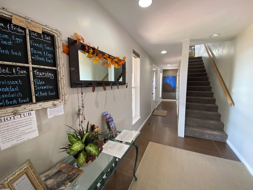 Skyridge Inn Bed & Breakfast 9/73