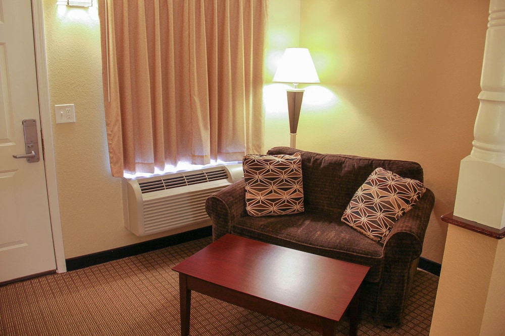 Relax Inn &amp; Suites 53/82