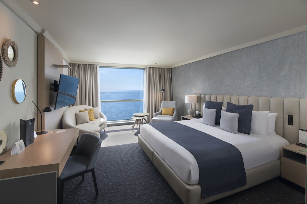 Premium, Single, King Bed, Ocean Front