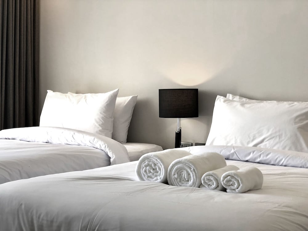 ROOM, TWIN BEDS