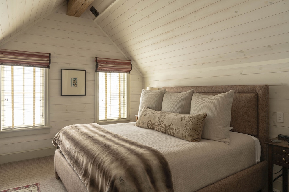 Eleven Experience Scarp Ridge Lodge 4/50
