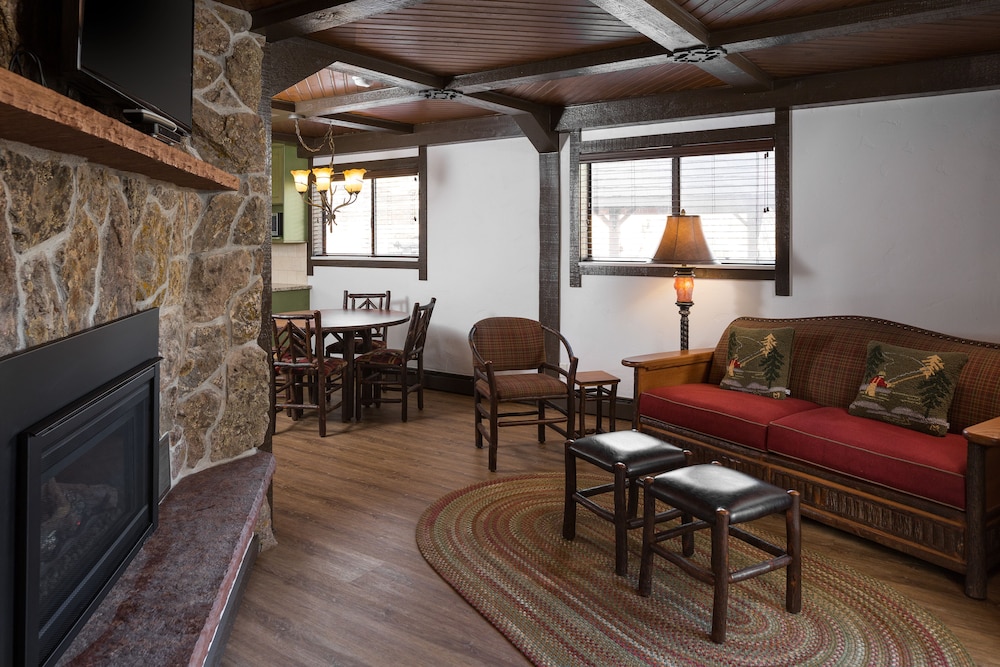The Landing at Estes Park - Riverside Retreat 49/77