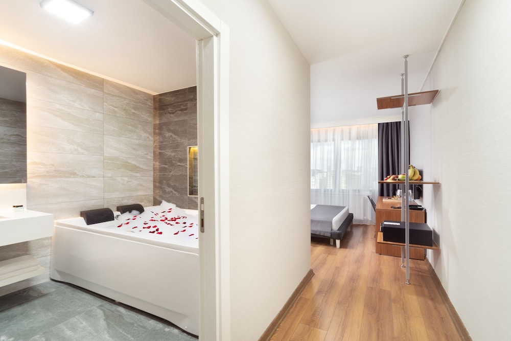 Nish Suite Atasehir 20/37