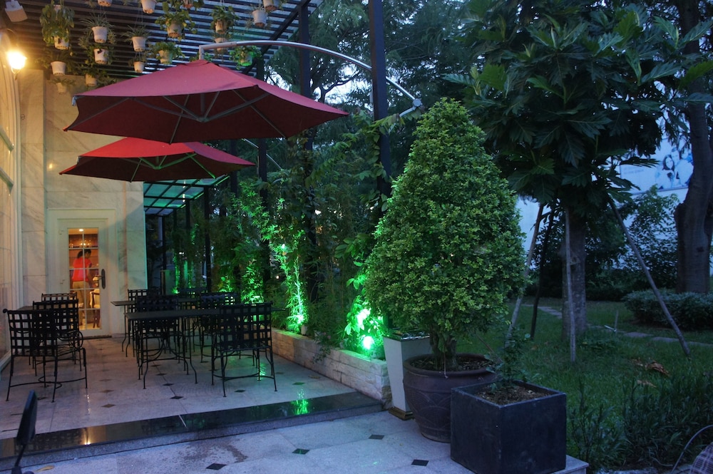 Hotel L Odeon Phu My Hung 41/46