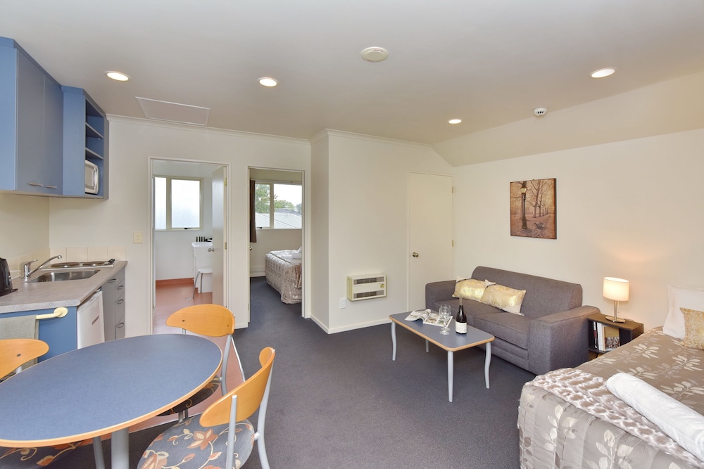 NORTHCOTE MOTOR LODGE 28/49