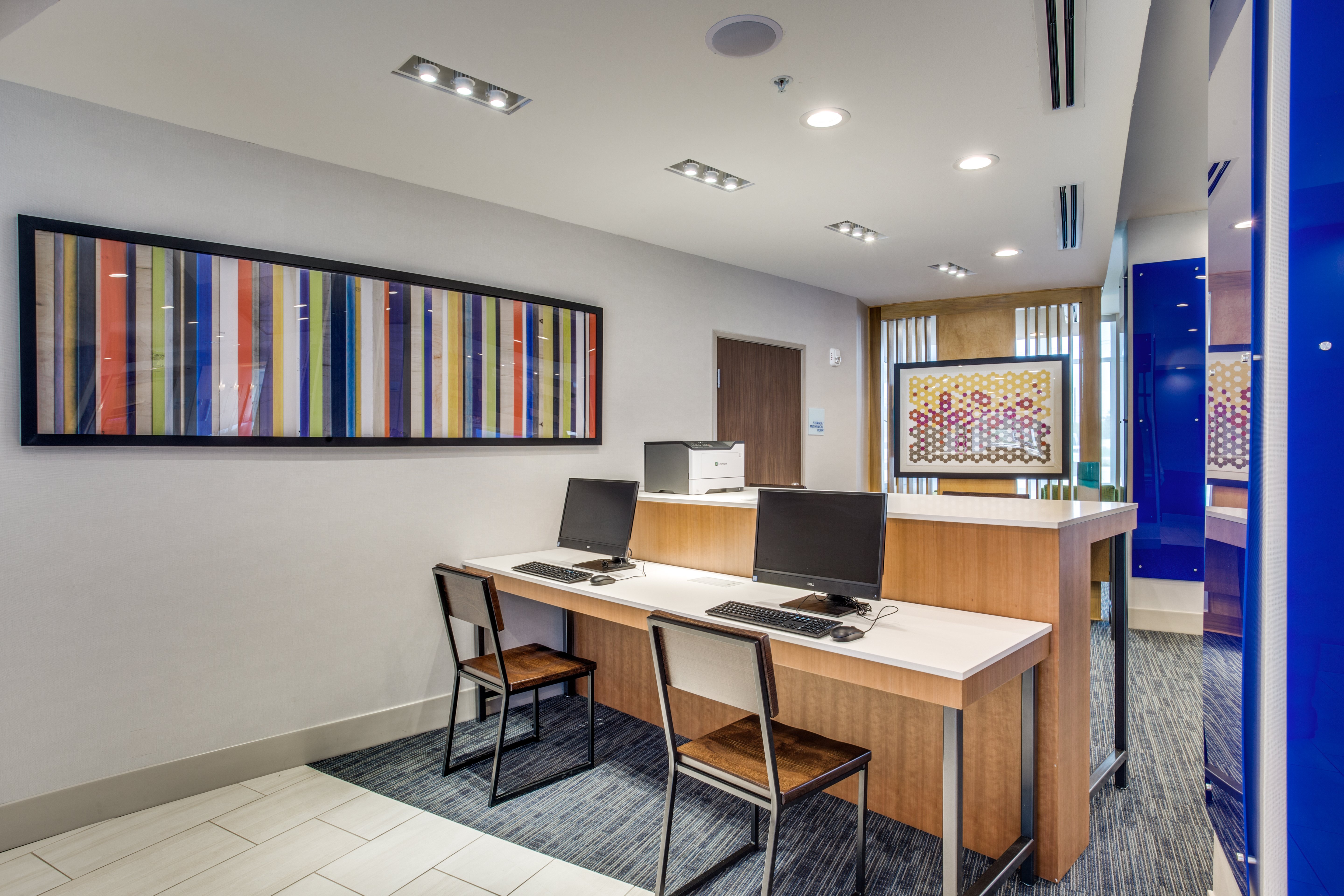Holiday Inn Express and Suites Denton South 59/71
