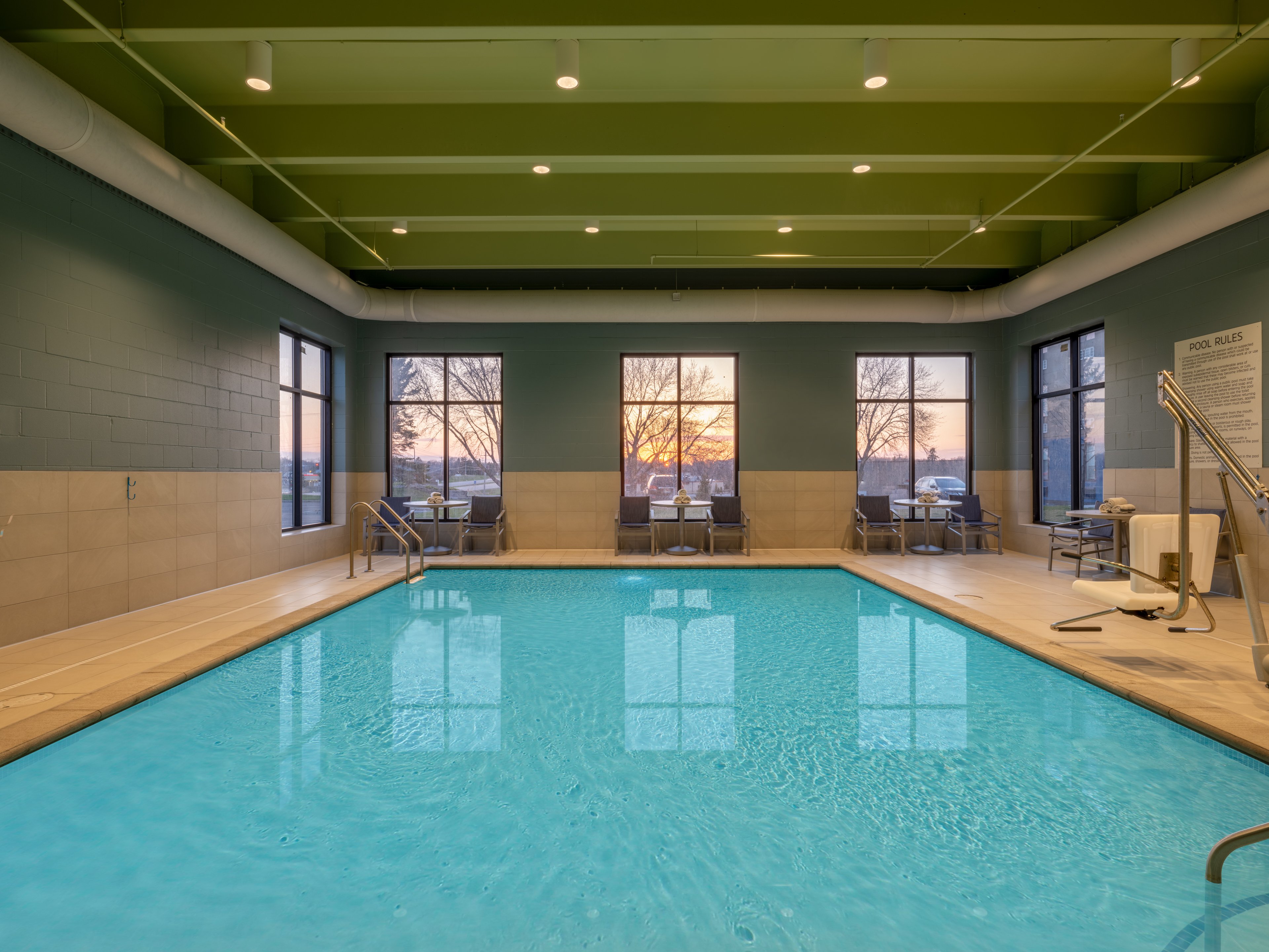 Holiday Inn Express Minneapolis West Plymouth 34/52