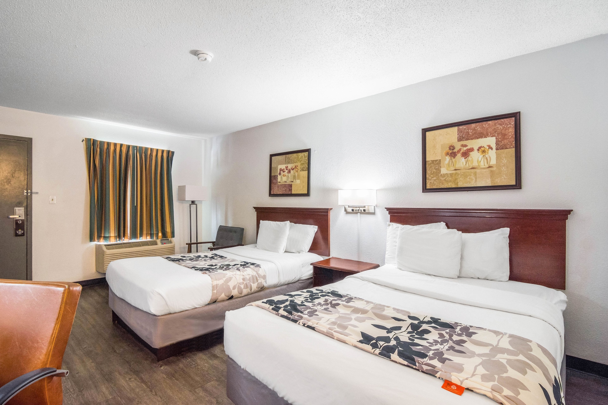 ROOM, 2 DOUBLE BEDS
