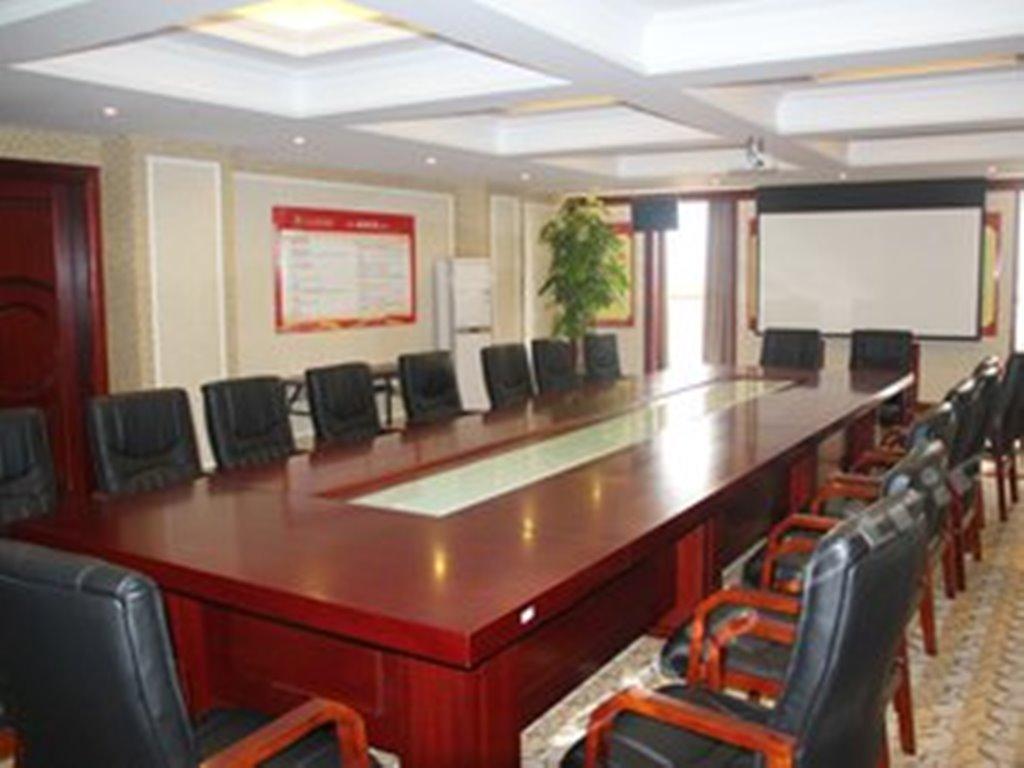 Vienna Hotel(Shenzhen Yanchuan Road Branch) 32/35