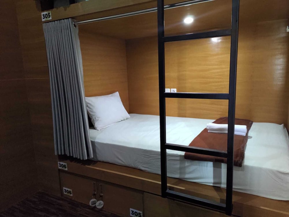Capsule, Male Dorm, Privilege, Single Bed