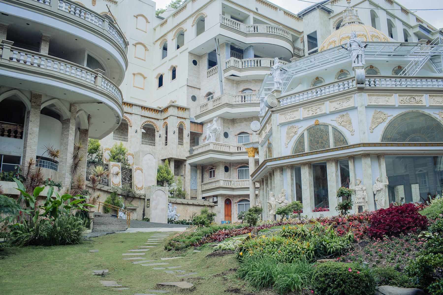 Grand Paradise Hotel 27/28