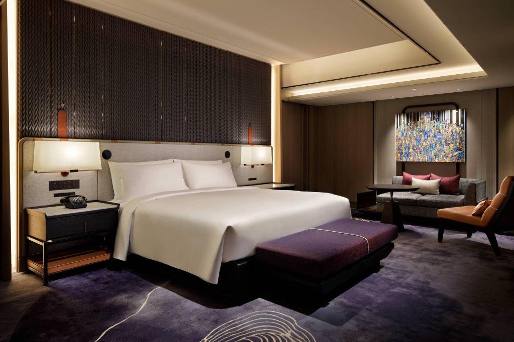 Chapter 4, Suite, King Bed, Garden View, Balcony