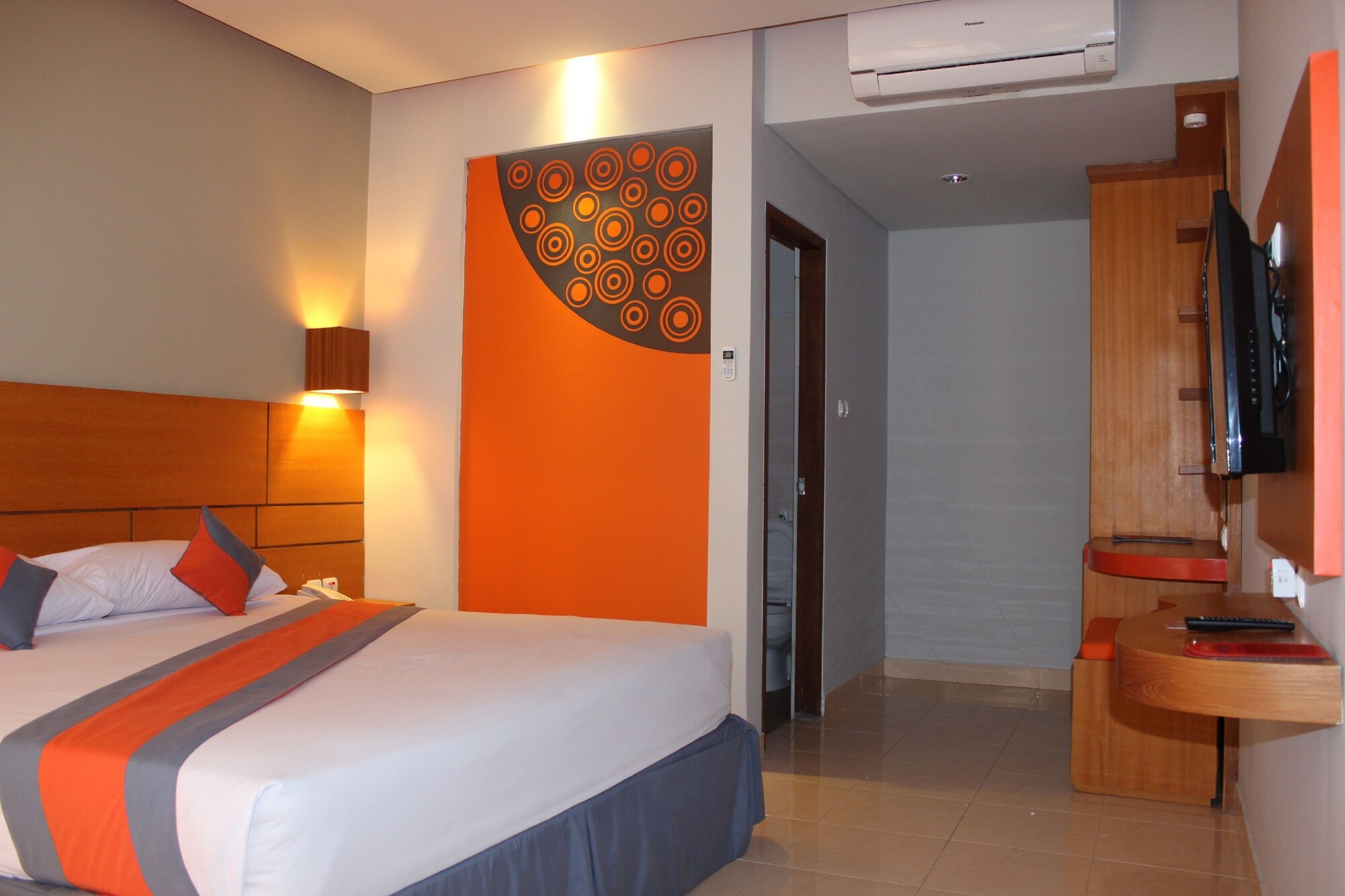 DELUXE, DOUBLE OR TWIN BED
